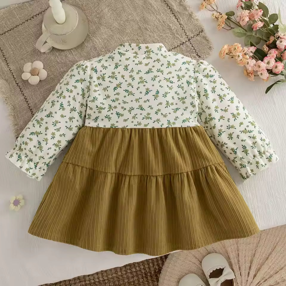 Niedliches Blumenkleid für Babys