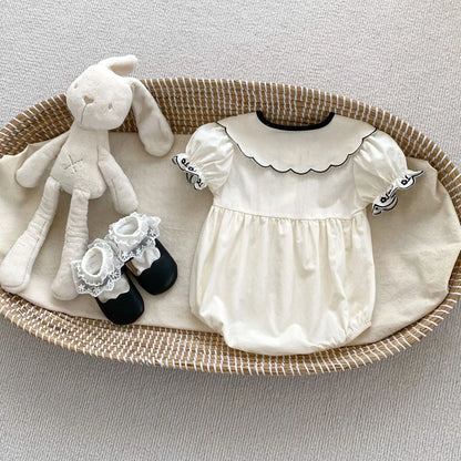 Sommer-Strampler für Babymädchen – Besticktes Revers