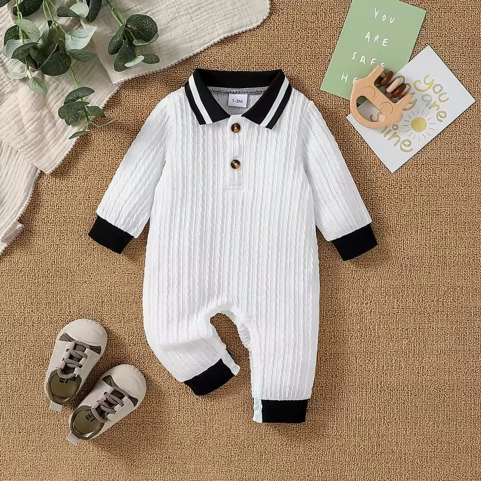 Herbstlicher Jumpsuit für Jungen