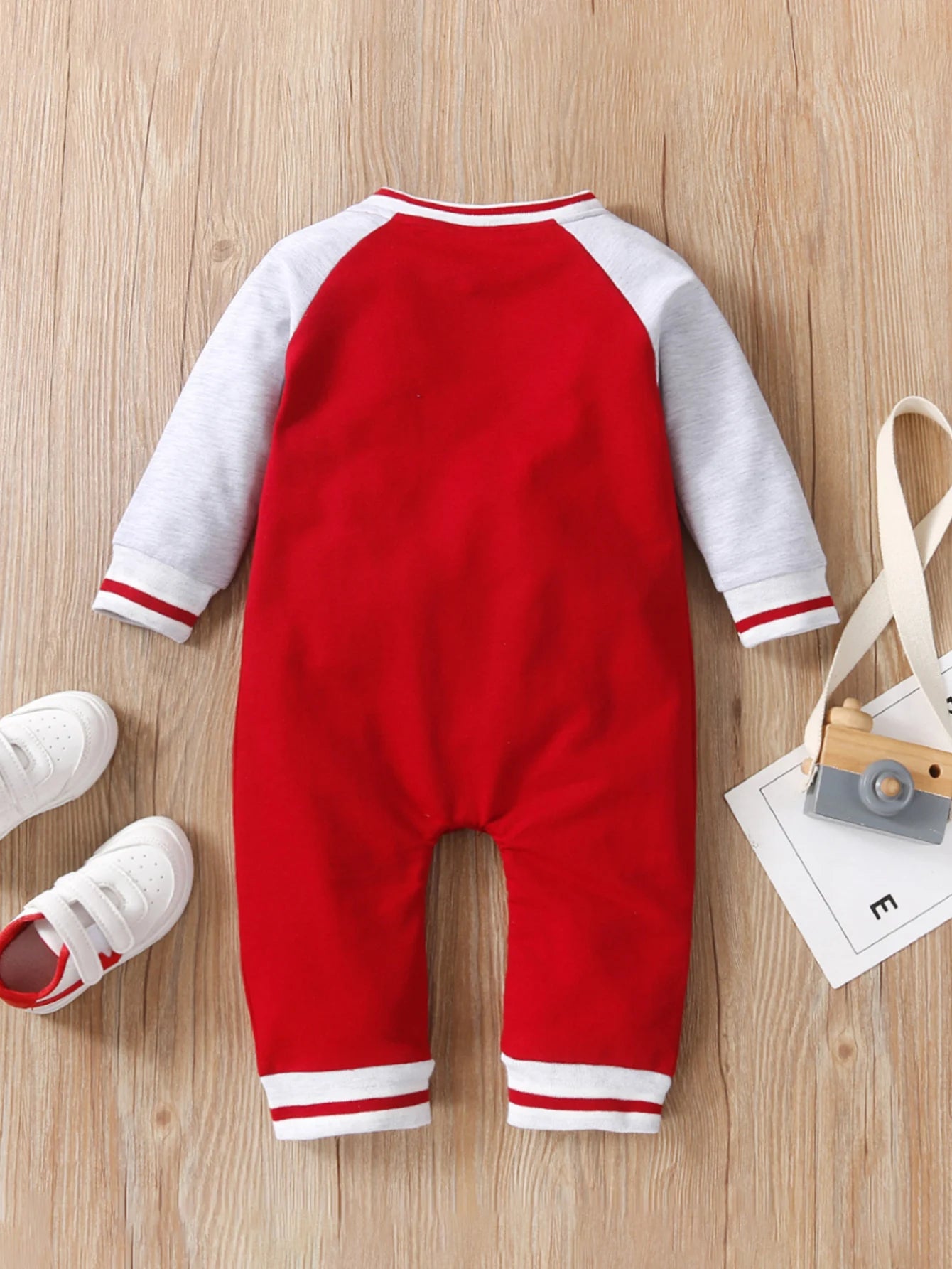 Baby-Jumpsuit mit langen Ärmeln, modisches Outfit