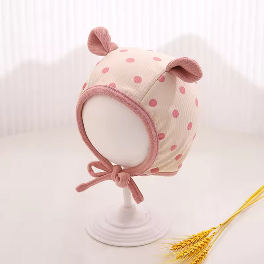 Baby-Wintermütze mit Ohren und Pünktchenmuster