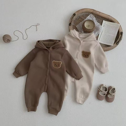 Baby-Jumpsuit mit Schneebär-Motiv